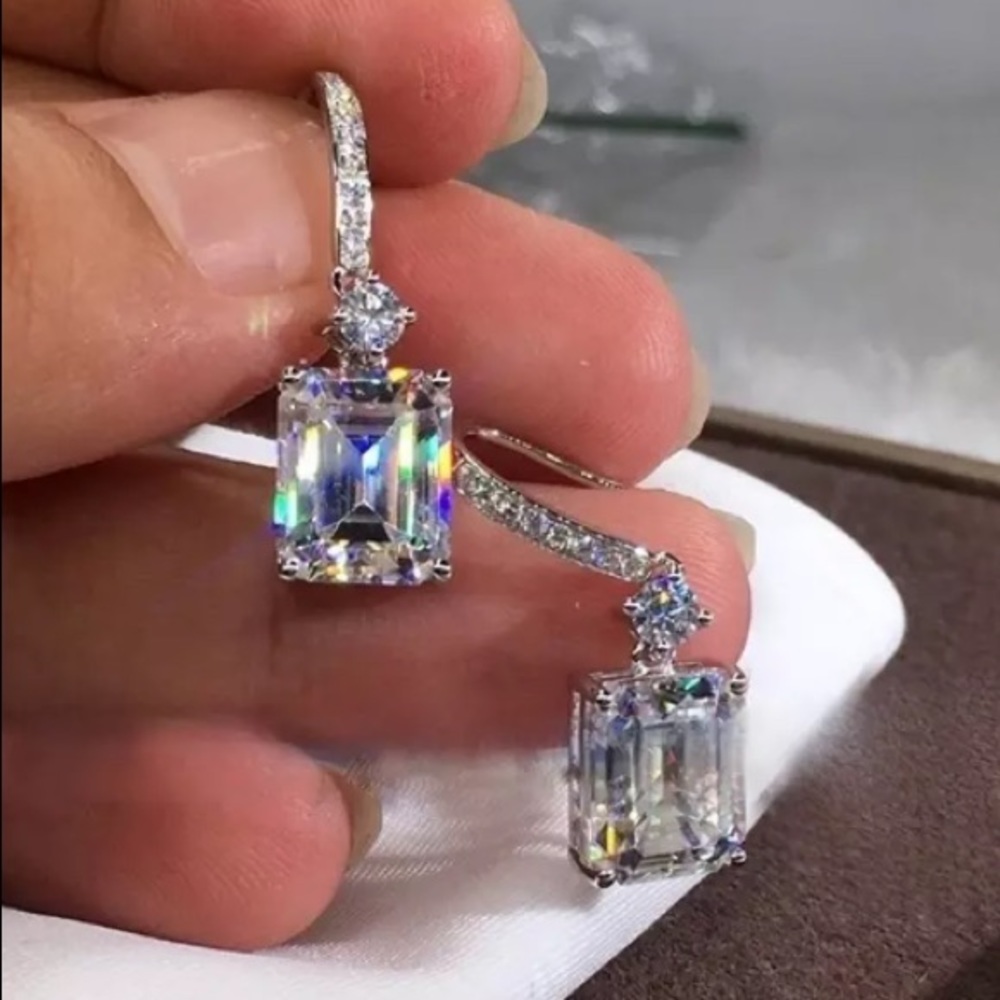 NEW 18K White Gold Radiant Diamond Drop Earrings - Picture 2 of 3